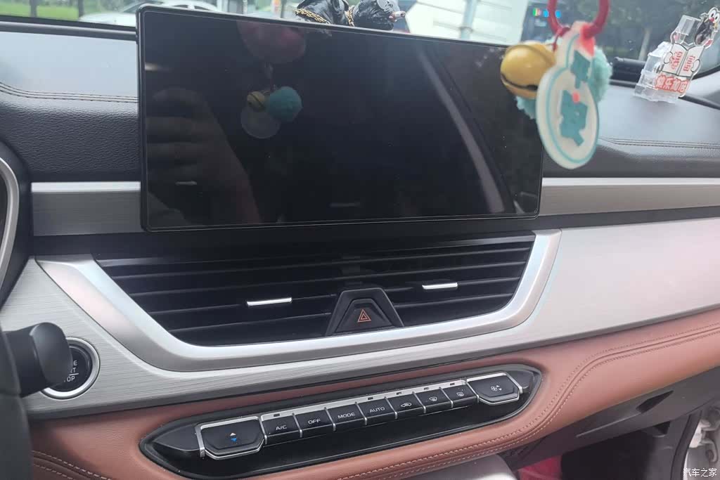 Geely X6, 2020 13