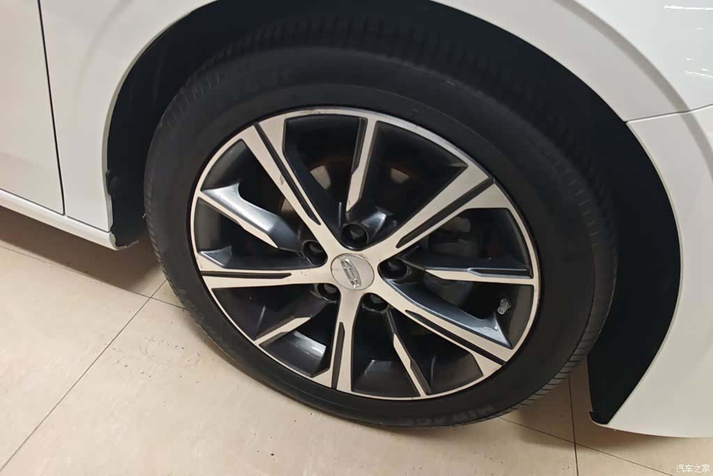Geely Emgrand, 2023 6