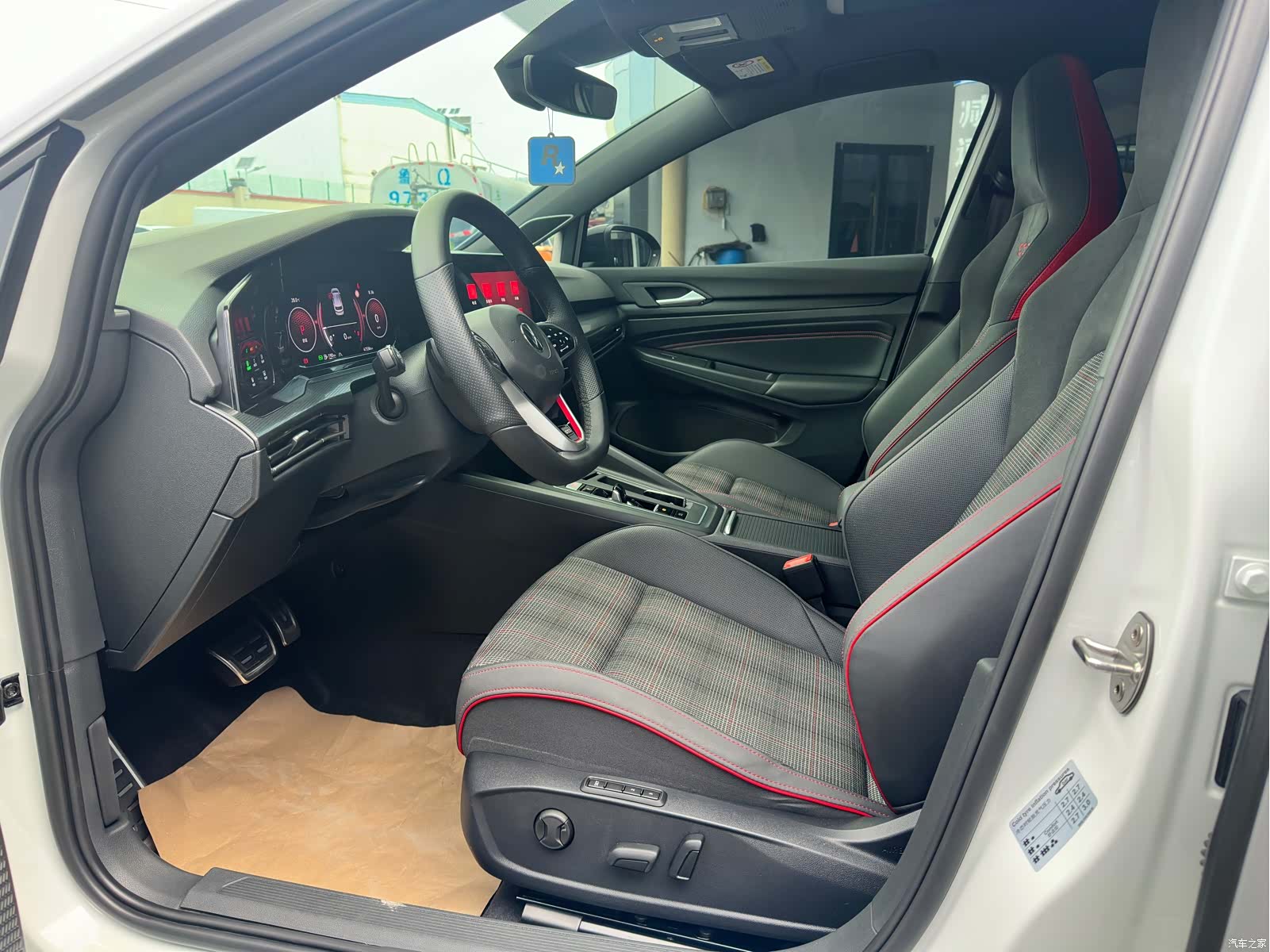 Volkswagen Golf, 2022 все фото