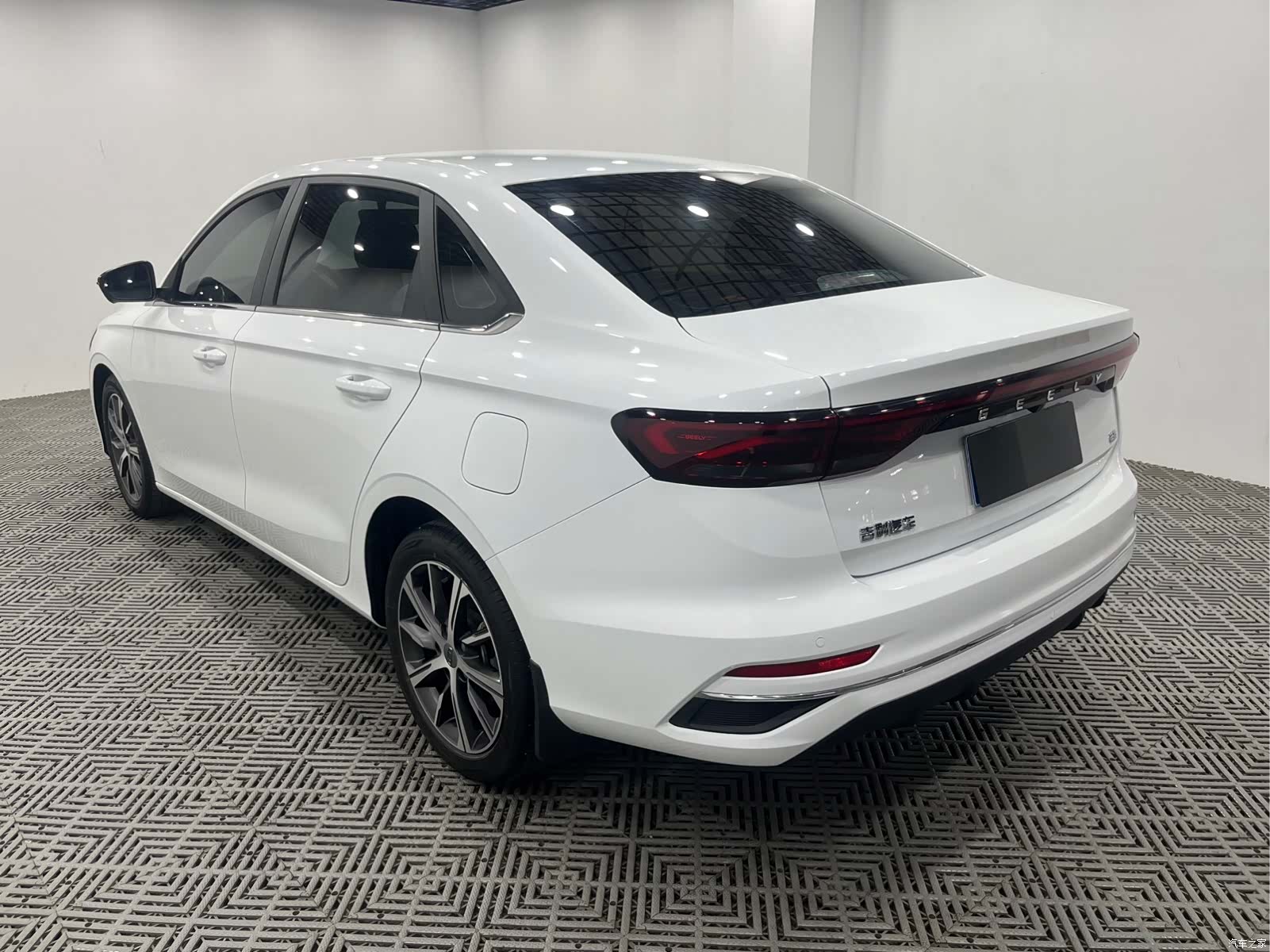 Geely Emgrand, 2022 7