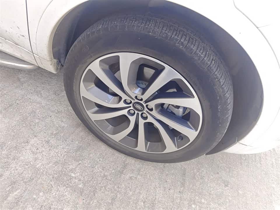 Land Rover Discover sources for sports