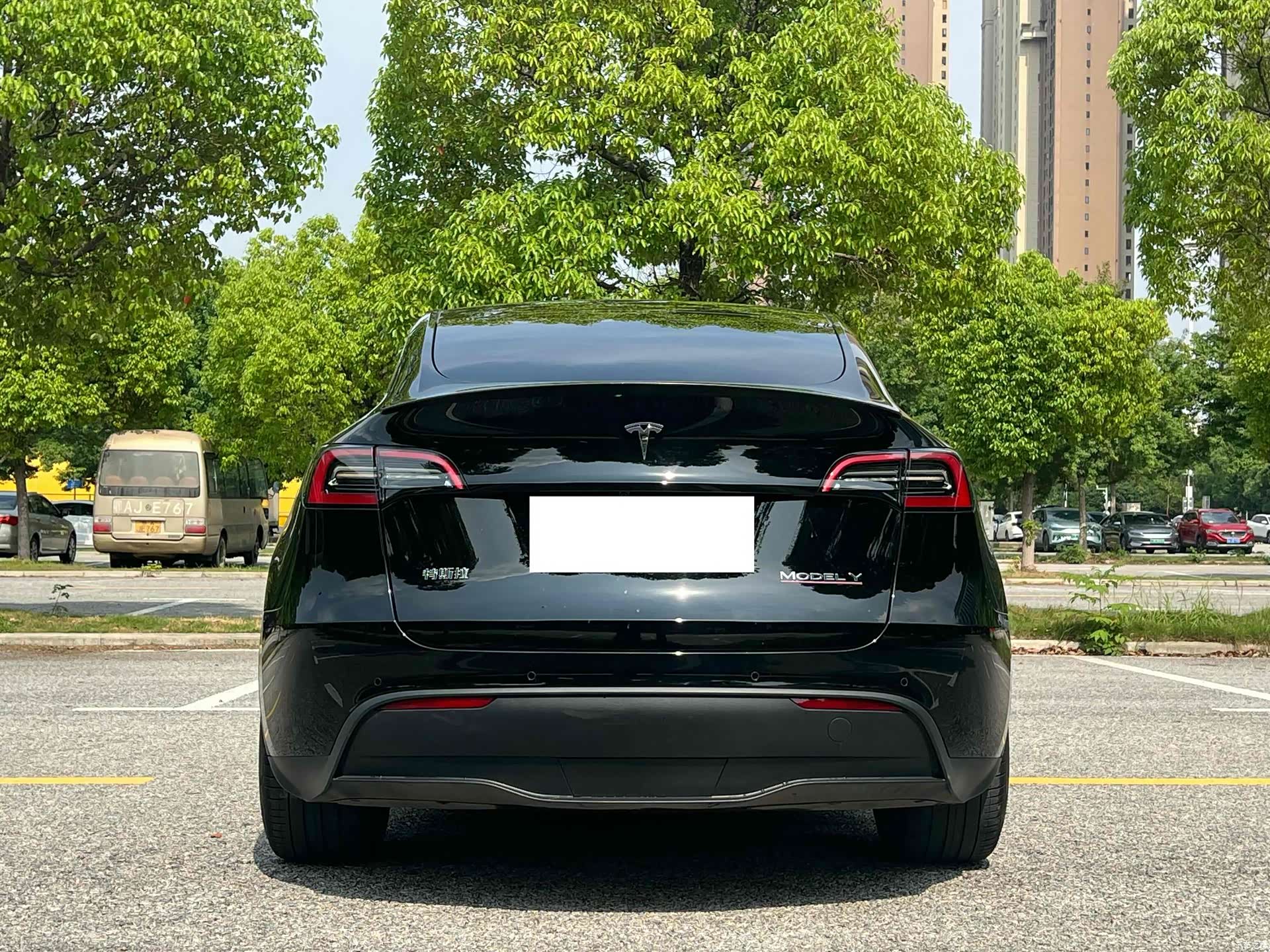 Tesla Model Y, 2023 17