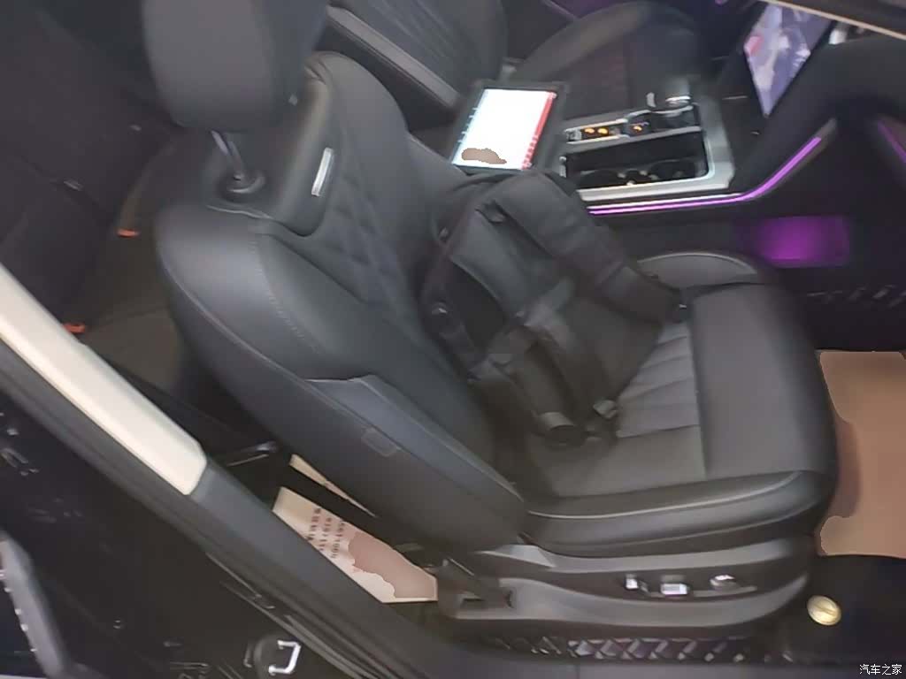 Hongqi HS7, 2025 25
