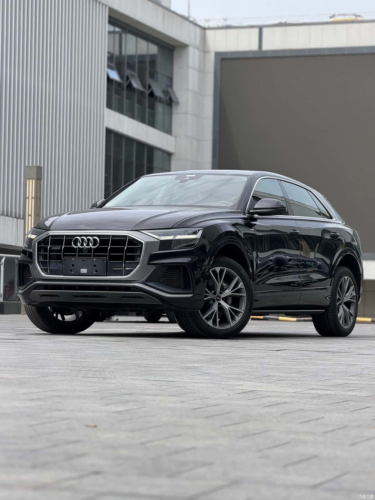 Audi Q8, 2021 1
