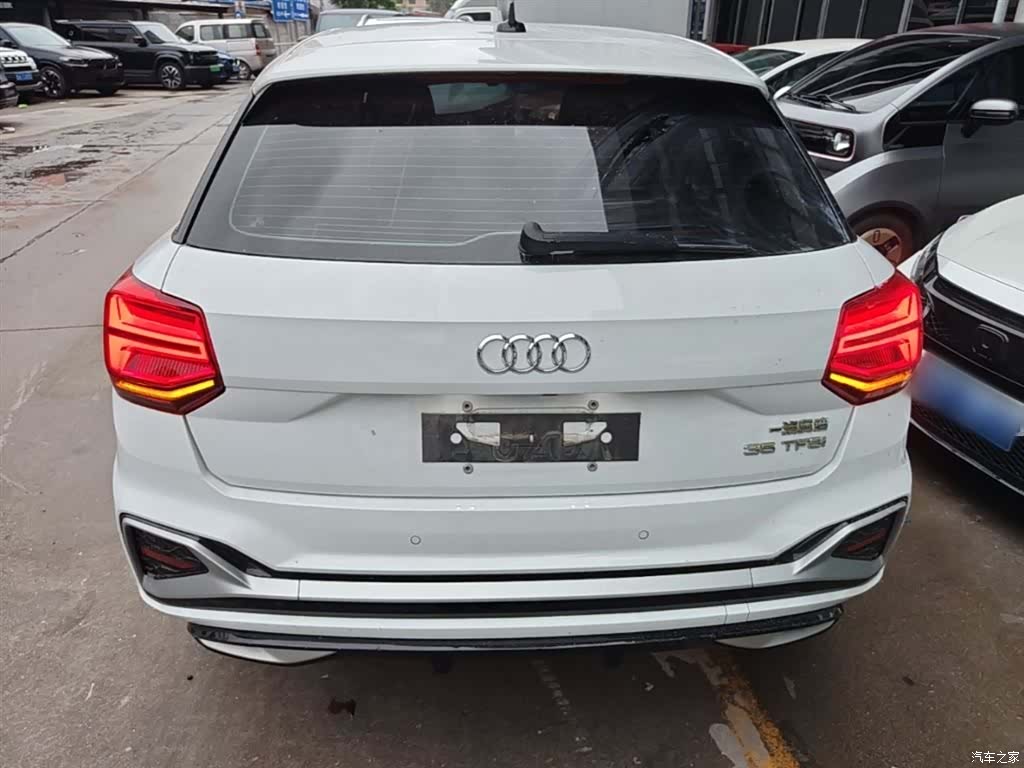 Audi Q2L, 2023 4
