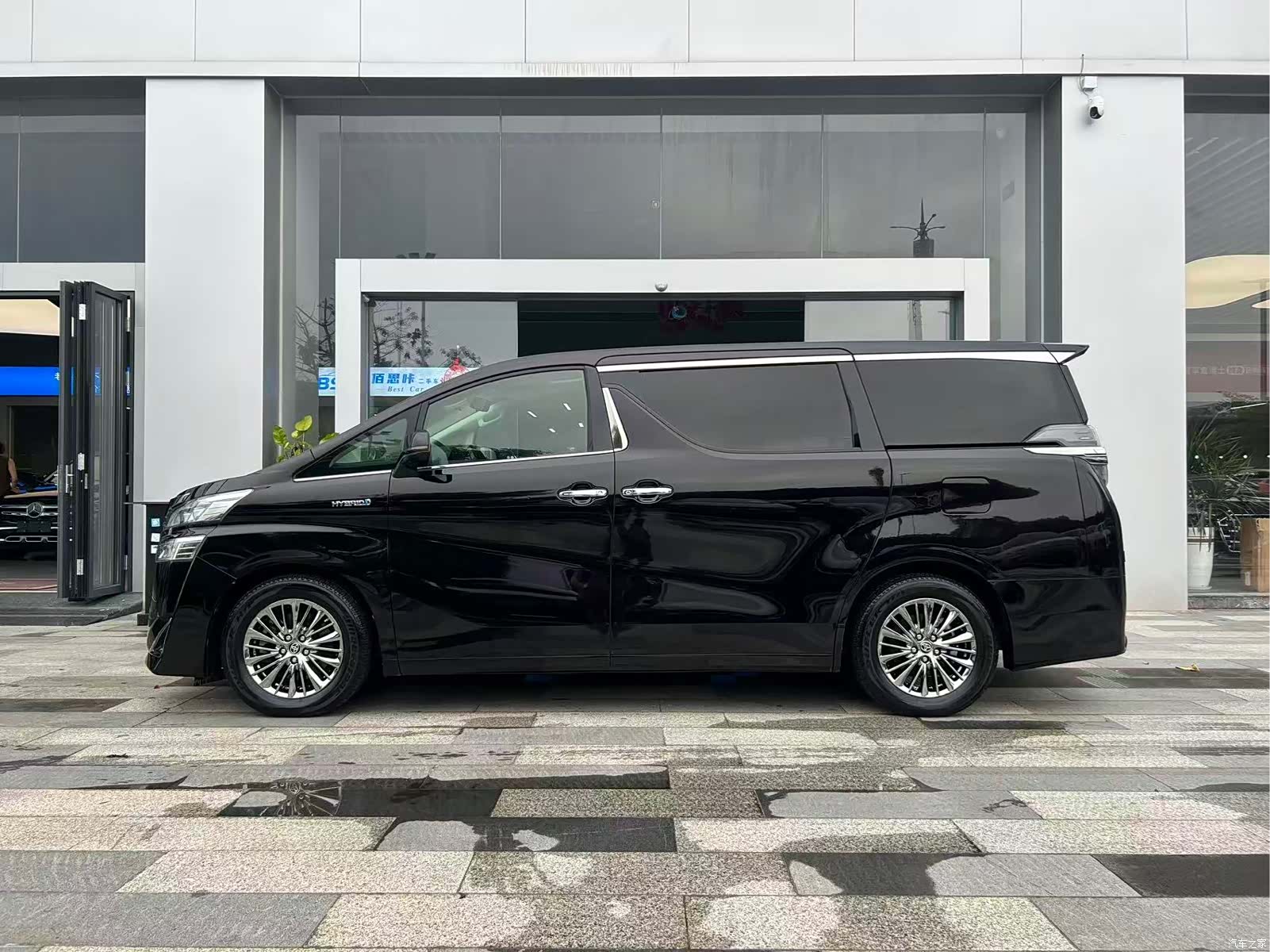 Toyota Vellfire, 2020 4