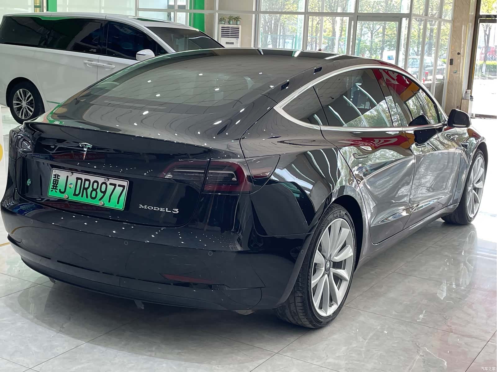 Tesla Model 3, 2020 9