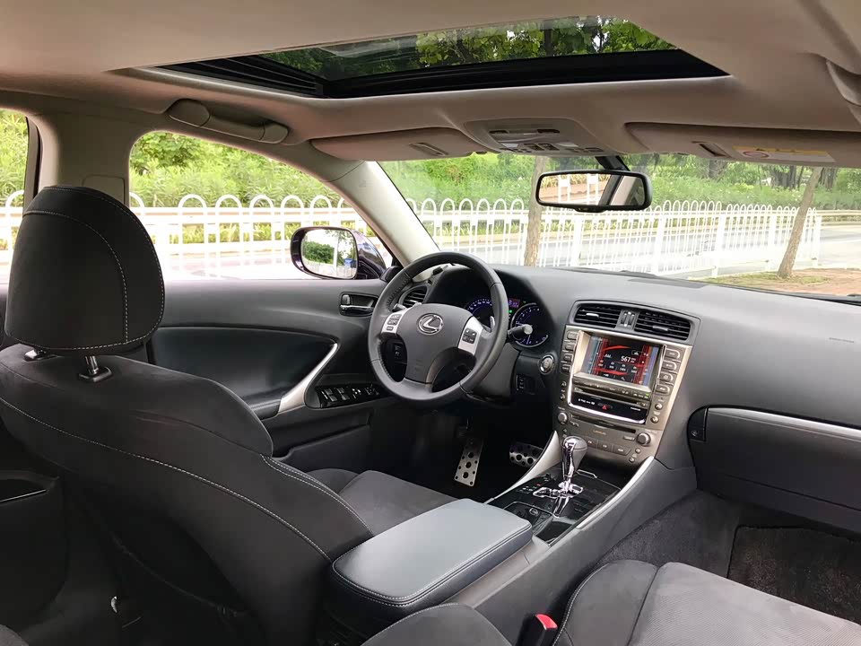 Lexus IS