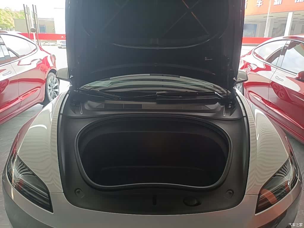 Tesla Model 3, 2025 20