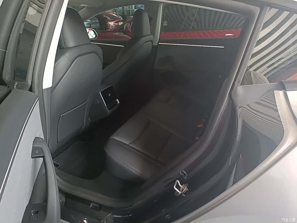 Tesla Model 3, 2025 17