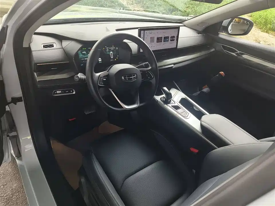 Geely Emgrand L HiP Geely Emgrand L HiP