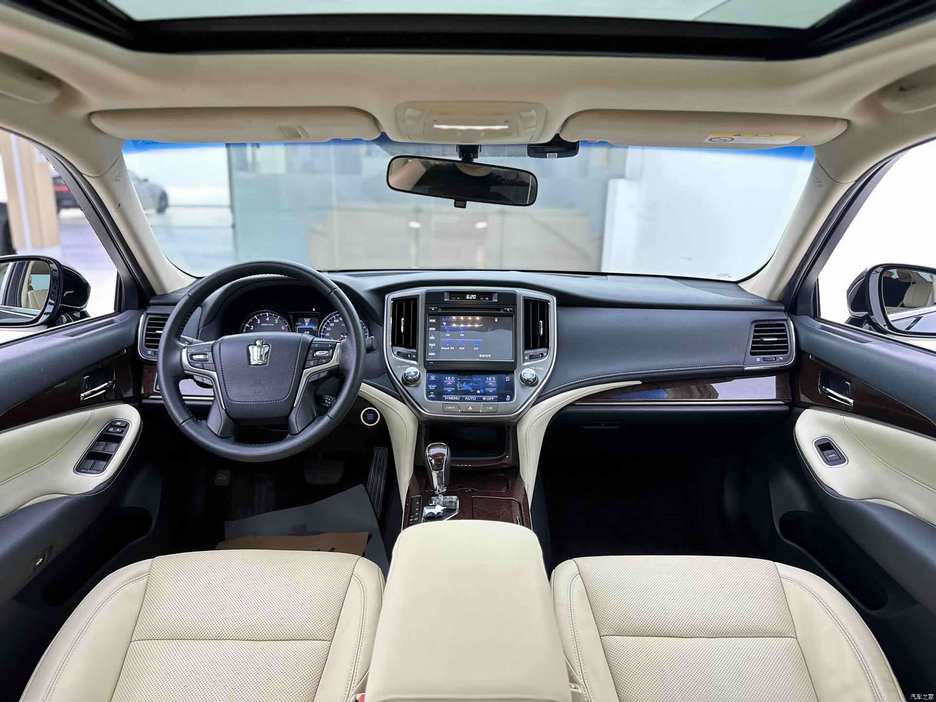 Toyota Crown, 2018 3