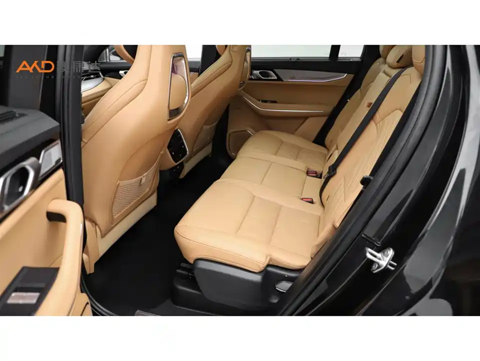 Lynk & Co 09