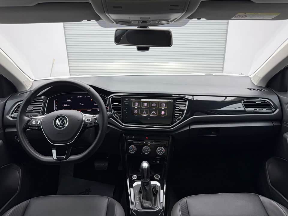 Volkswagen T-ROC exploring Songs