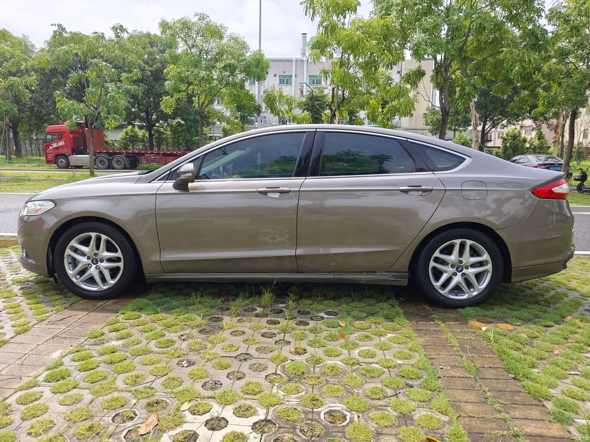Ford Mondeo, 2013 8
