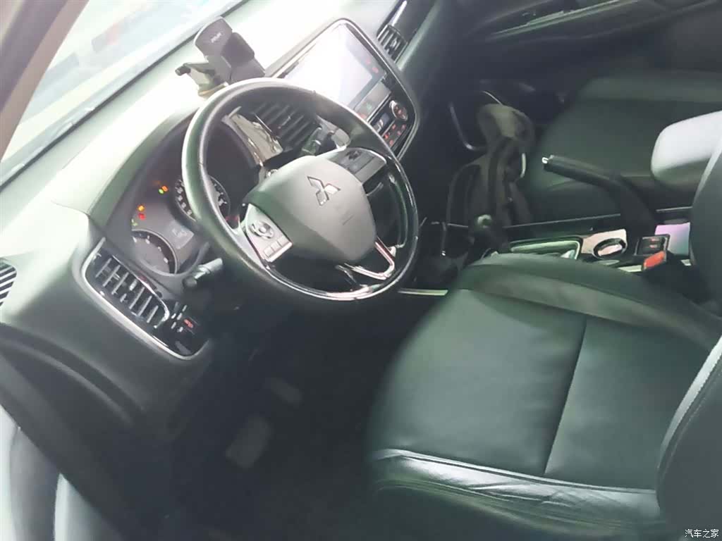 Mitsubishi Outlander, 2018 15