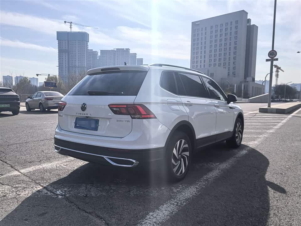 Volkswagen Tiguan L