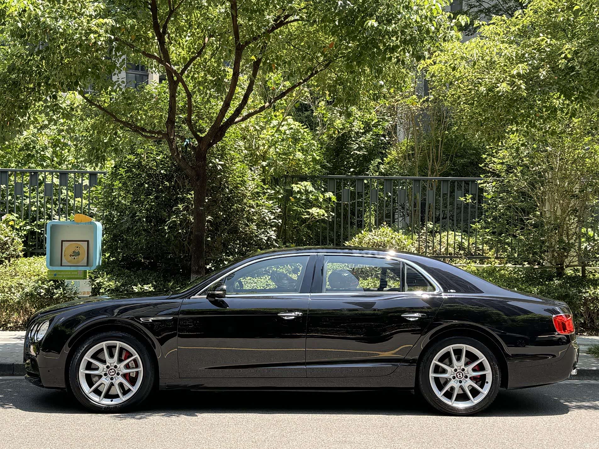 Bentley Flying Spur, 2017 3