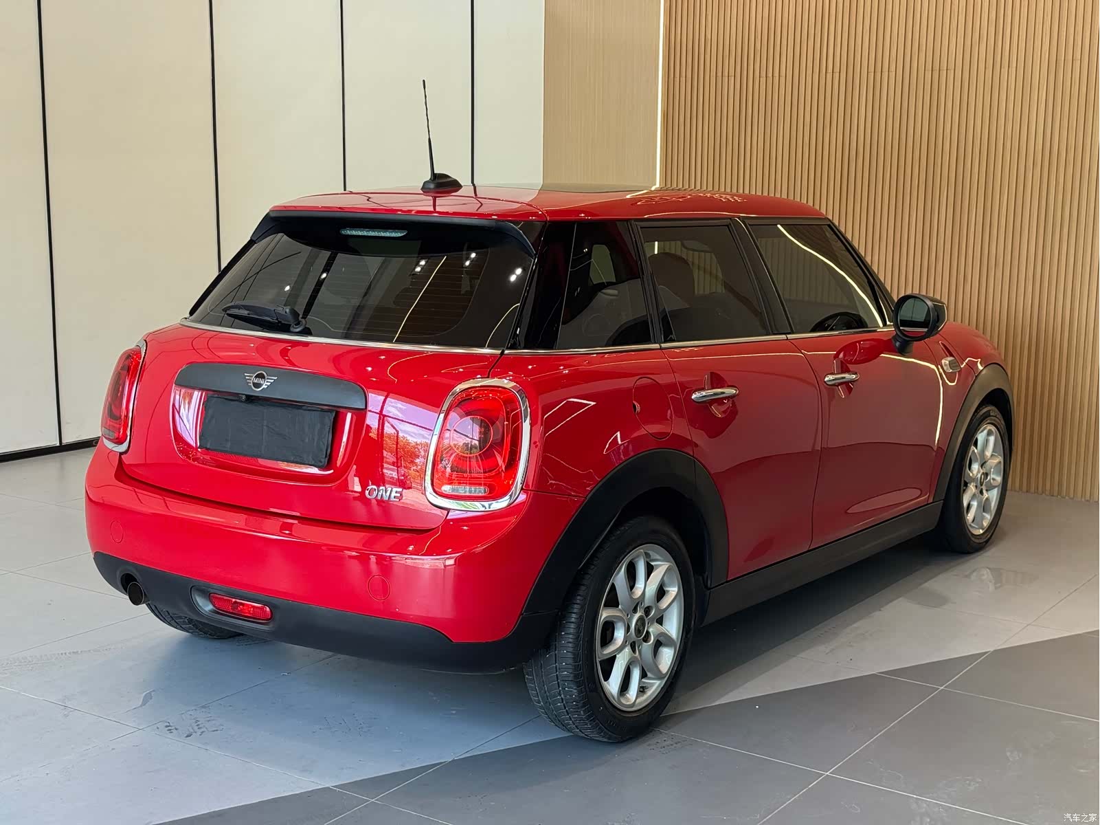 Mini ONE, 2021 18