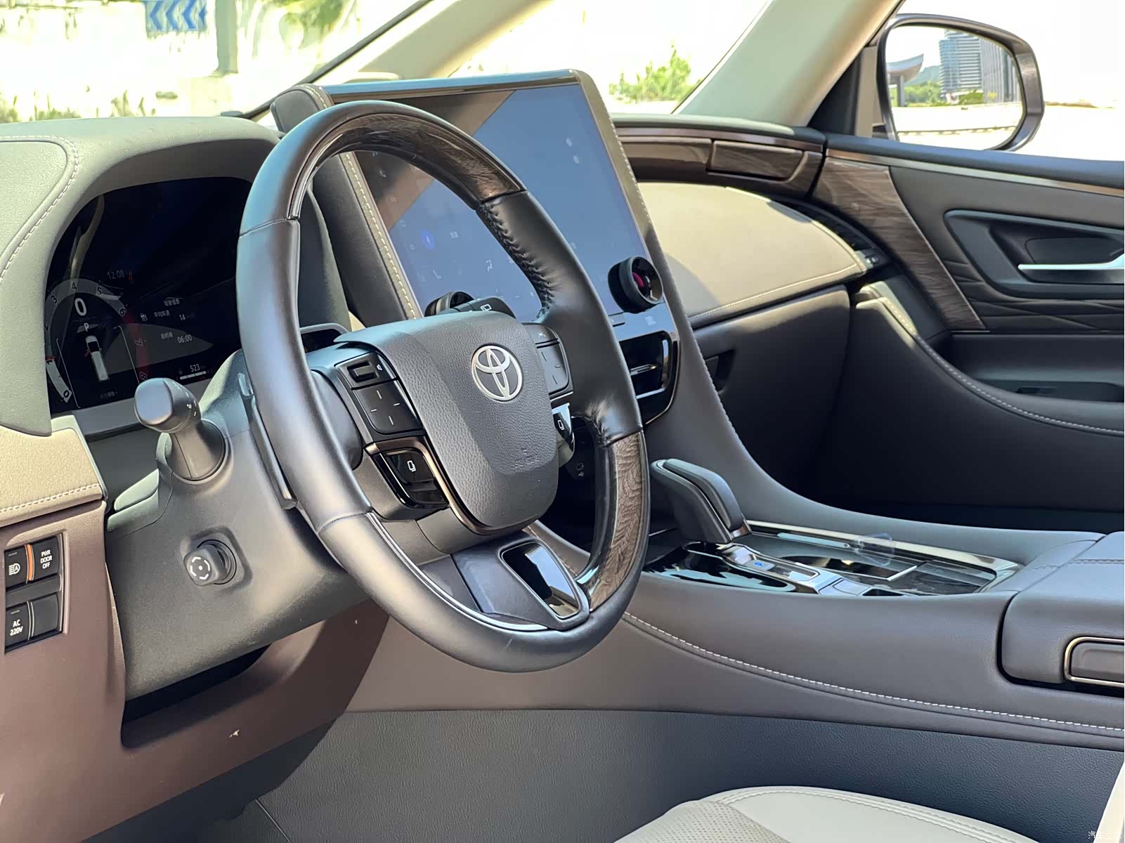 Toyota Alphard, 2024 14