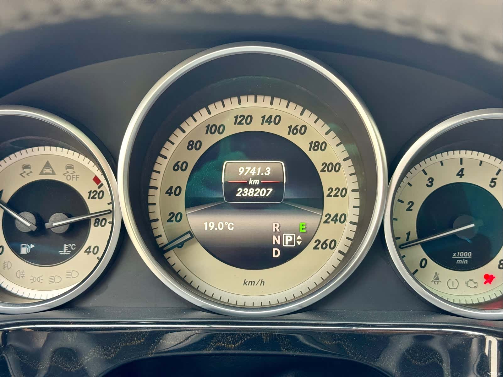 Mercedes-Benz E-Class, 2013 9