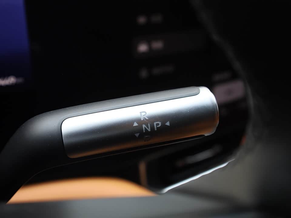 AITO Ask the world M9