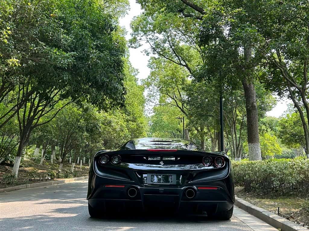 Ferrari F8, 2022 все фото