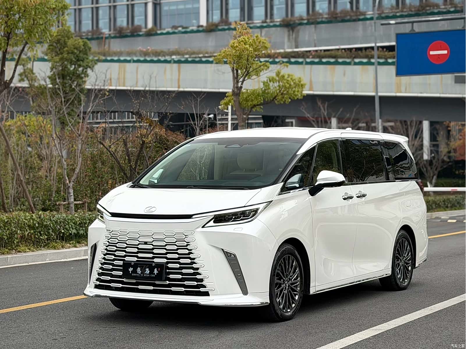 Lexus LM, 2024 1