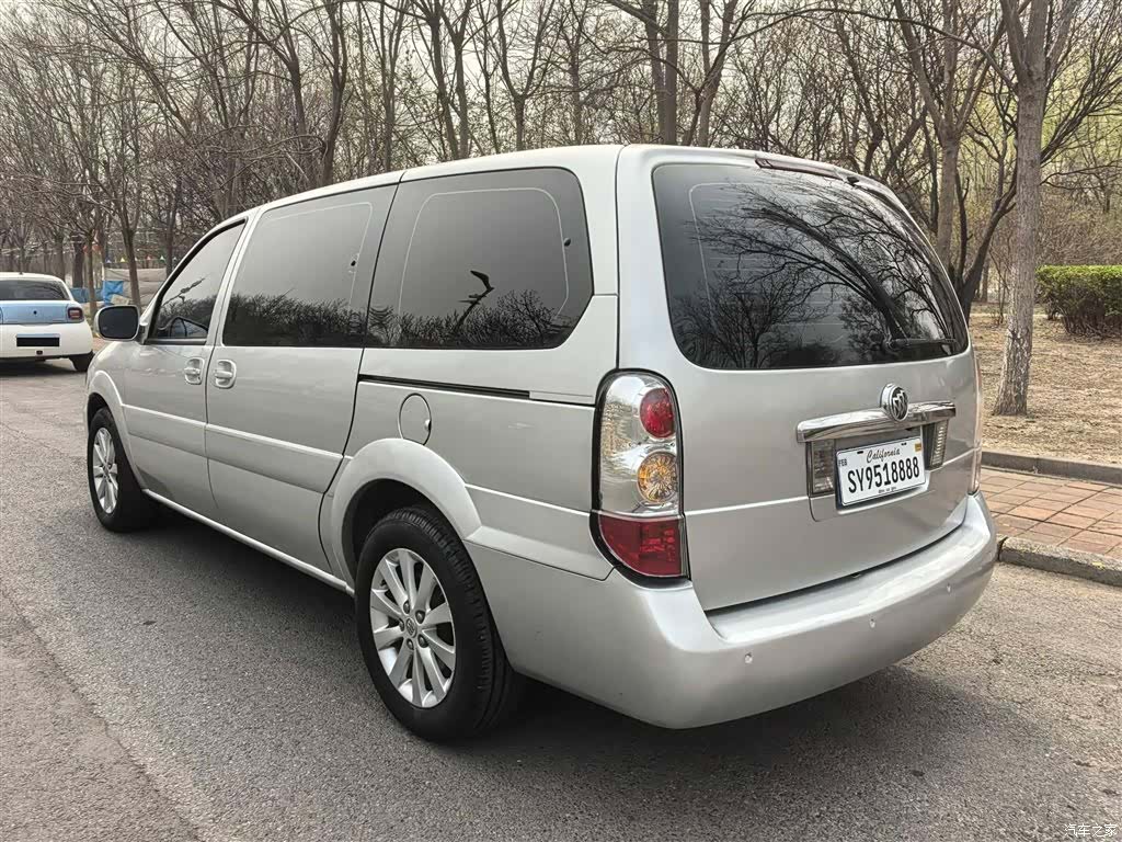 Buick GL8, 2011 9