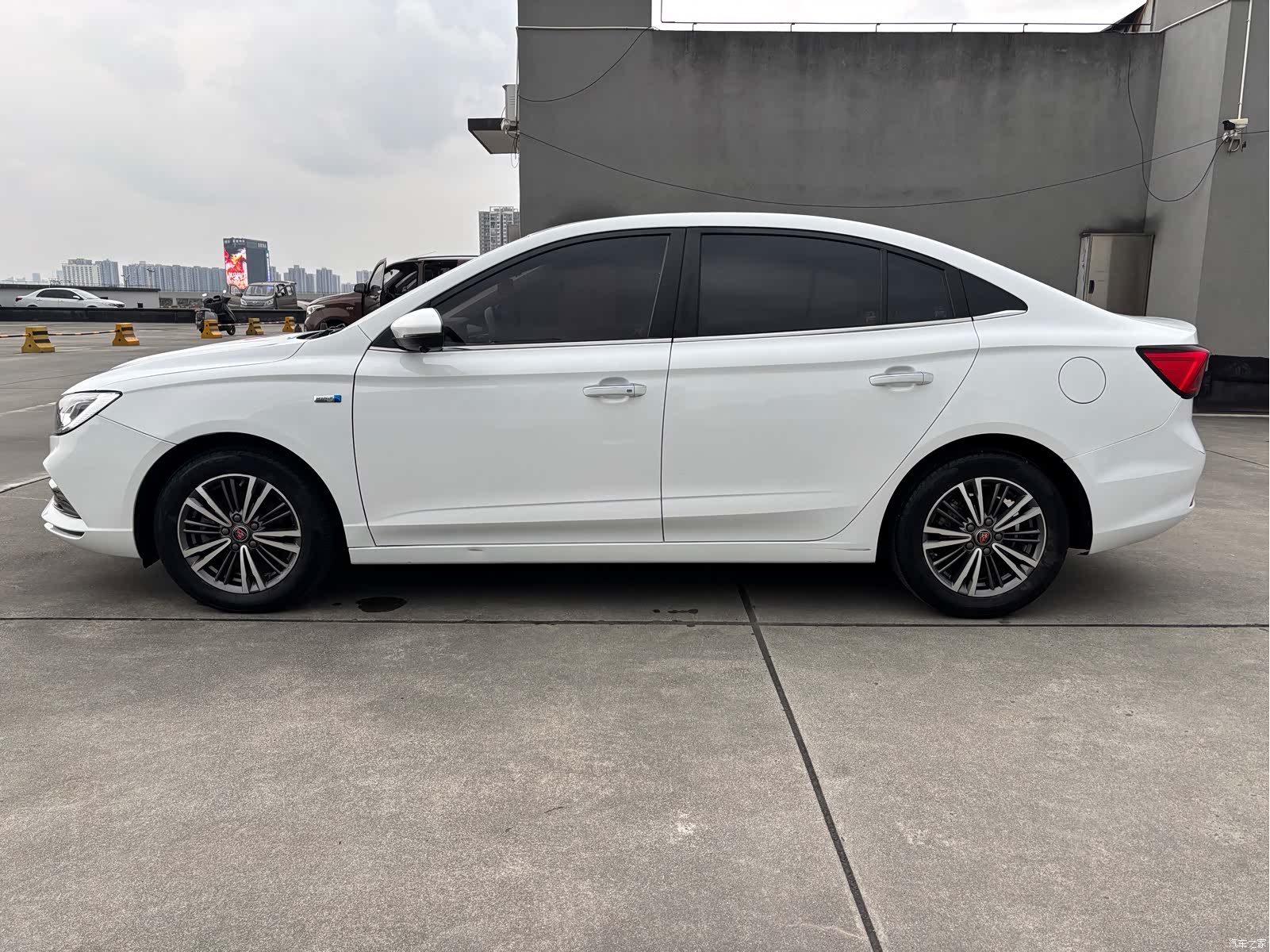 Roewe i5, 2019 8