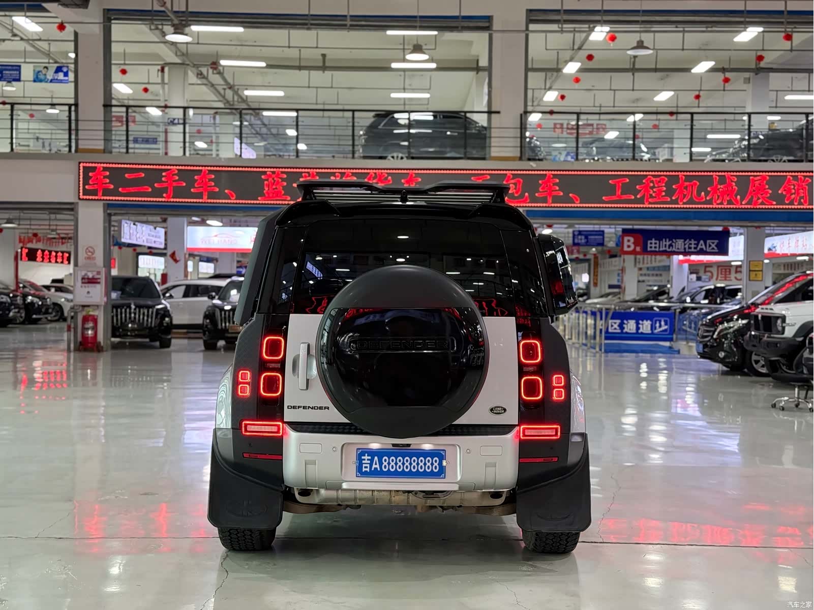Land Rover Defender, 2022 все фото