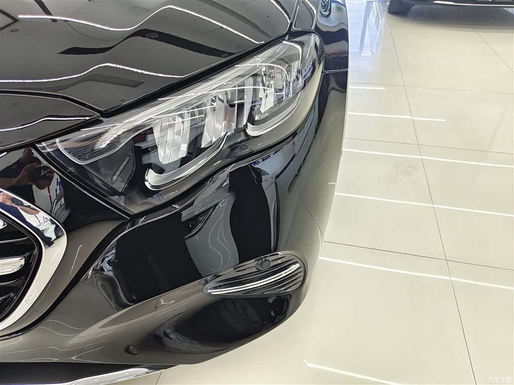 Mercedes-Benz E-Class, 2024 7