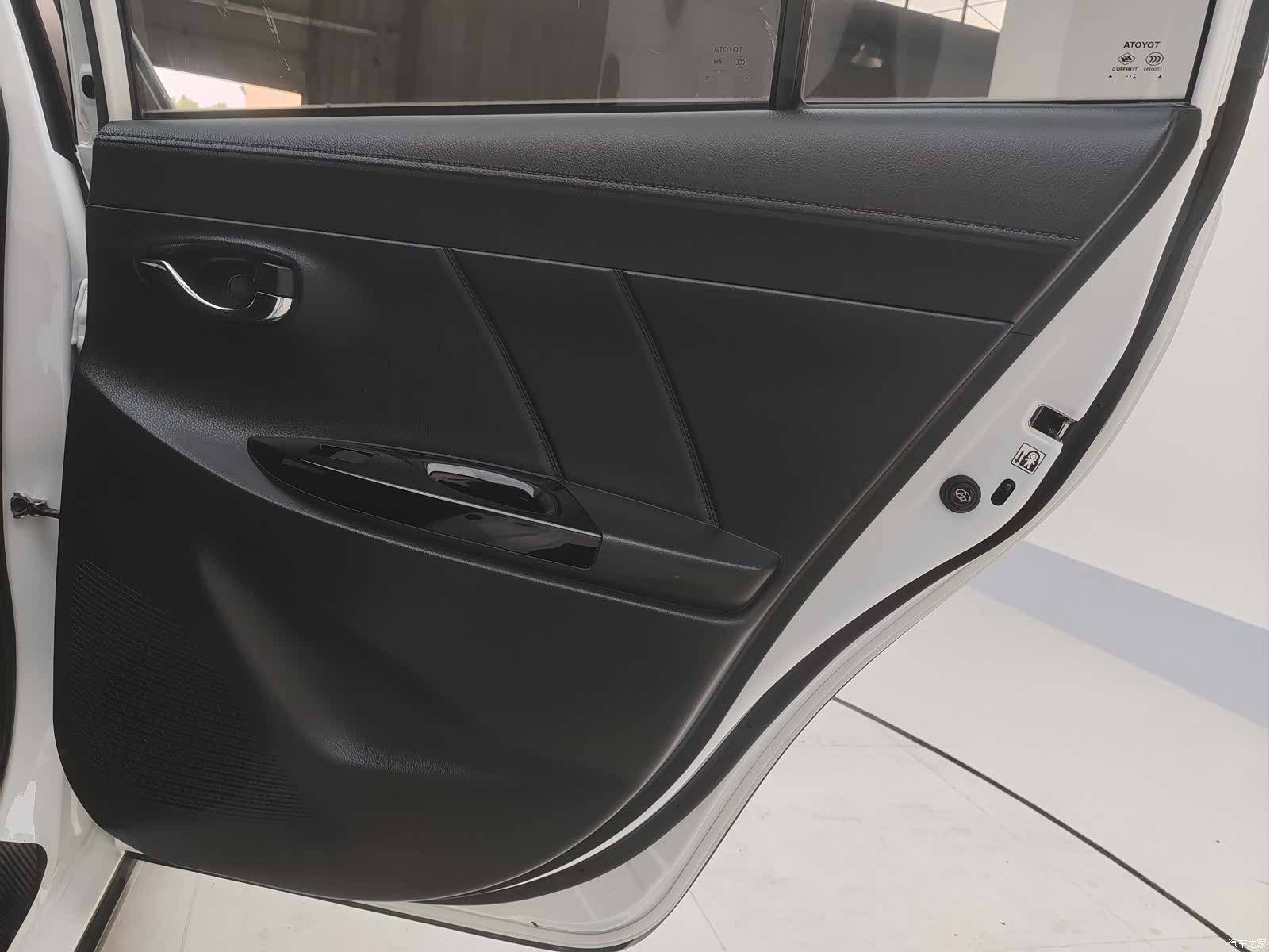 Toyota YARiS L, 2022 20