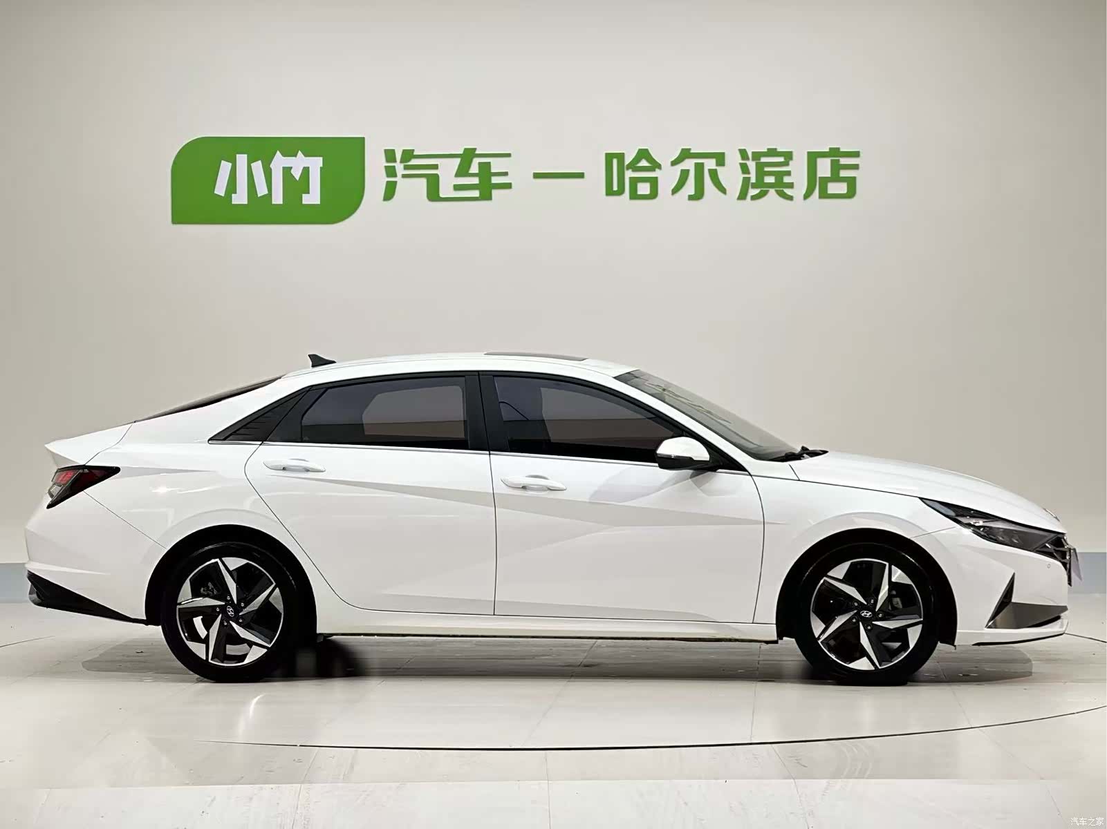 Hyundai Elantra, 2022 все фото