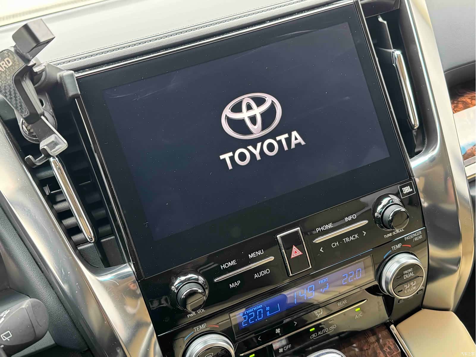 Toyota Alphard, 2020 19