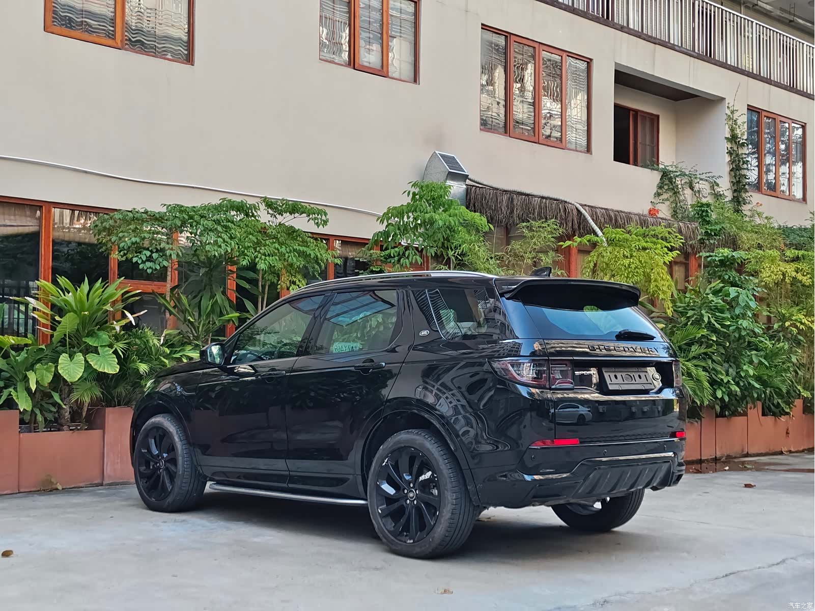 Land Rover Discovery, 2023 4