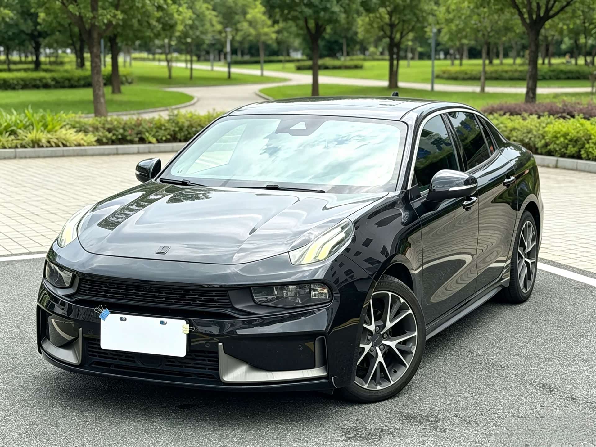Lynk & Co 02