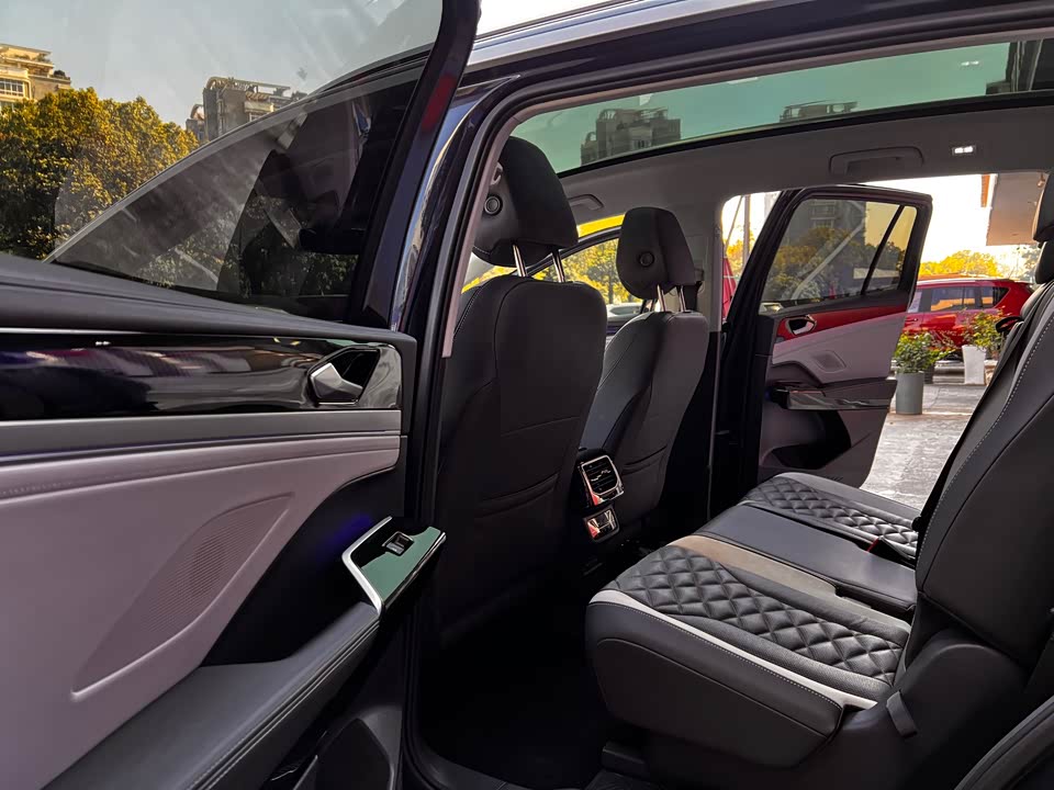 Volkswagen ID.6 CROZZ