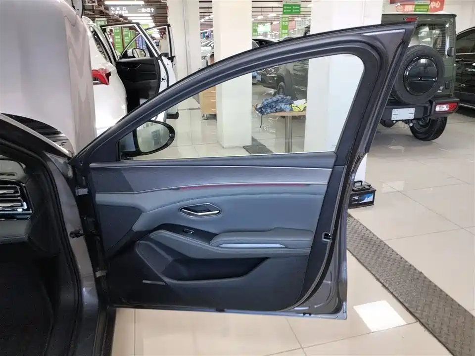 BYD Qin L BYD Qin L