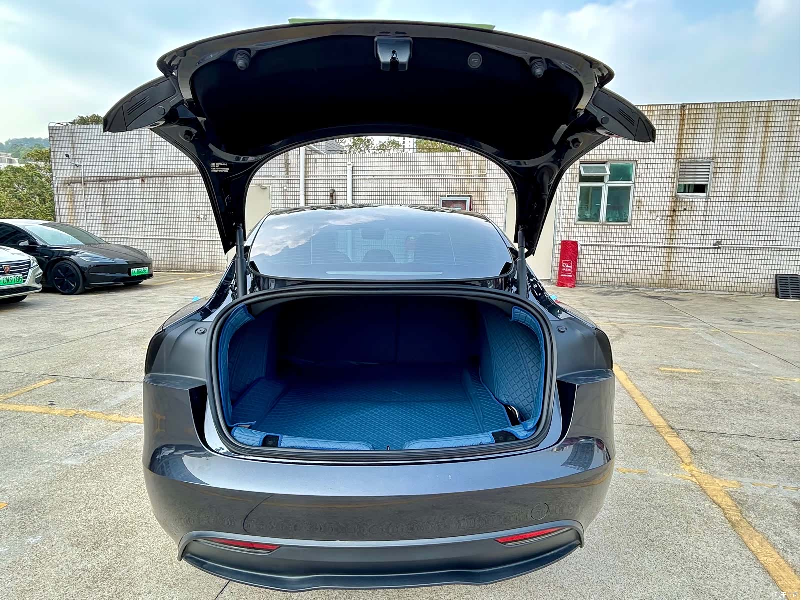 Tesla Model 3, 2025 18