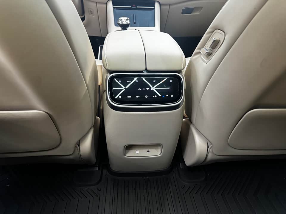 AITO Ask the world M7