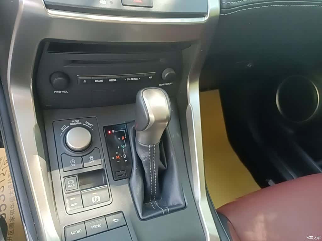Lexus NX, 2015 14