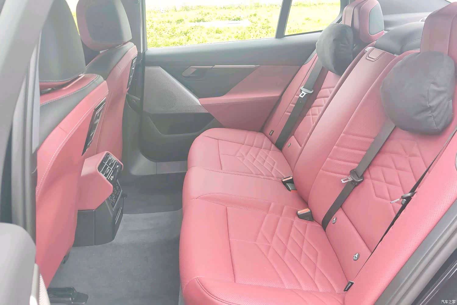 BMW 5 Series, 2026 12