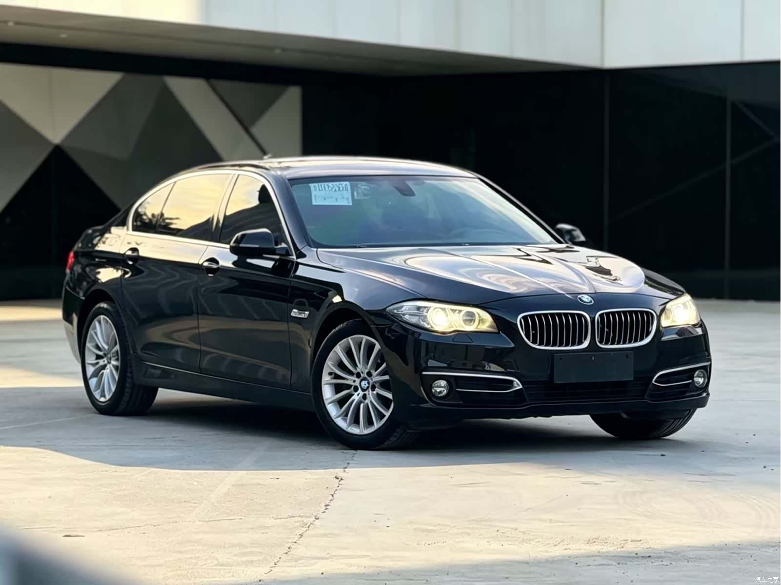 BMW 5 Series, 2016 1