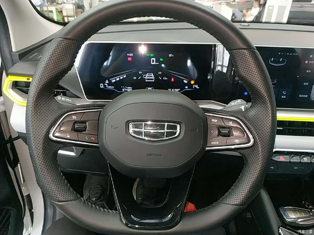 Geely Coolray, 2024 11