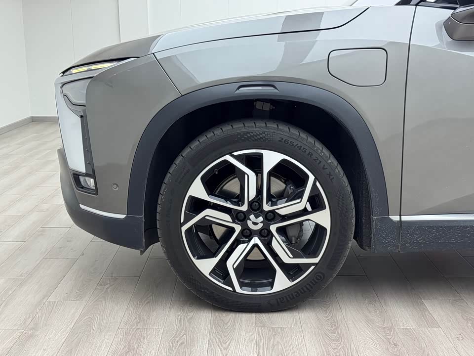 NIO ES8