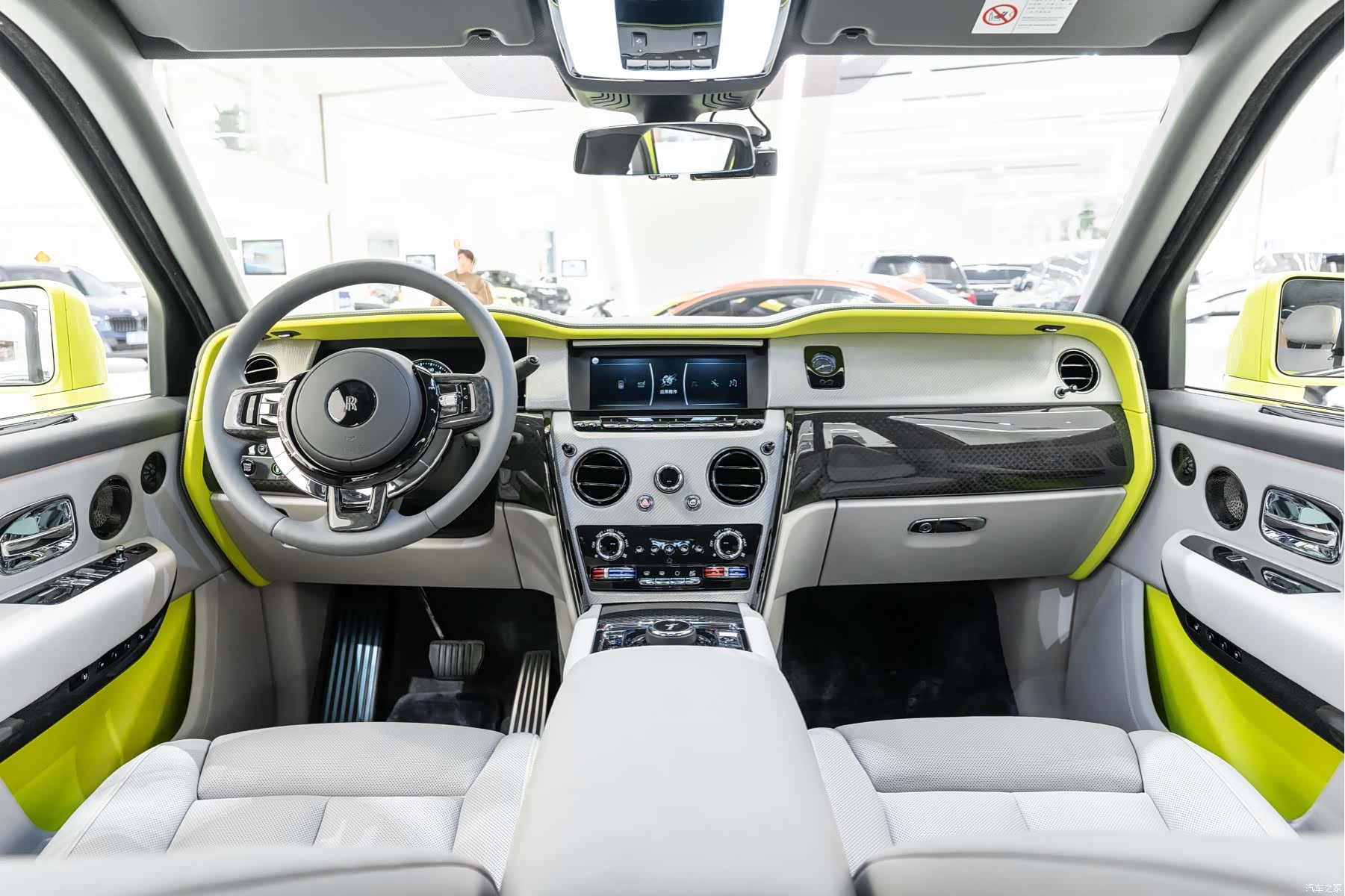 Rolls-Royce Cullinan, 2024 14