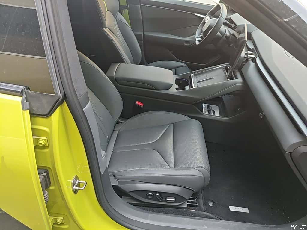 Xpeng P7, 2025 25