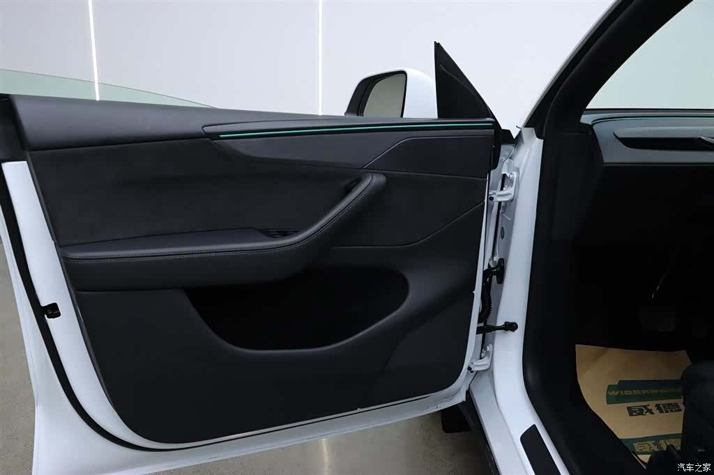 Tesla Model Y, 2025 9