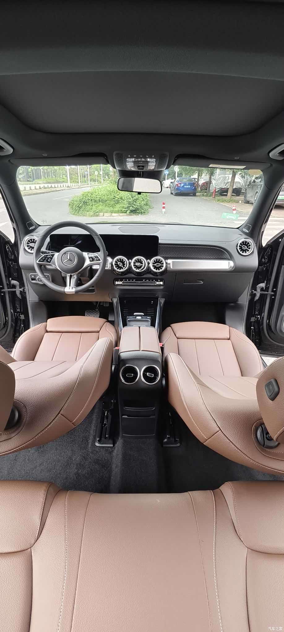 Mercedes-Benz EQB, 2026 12